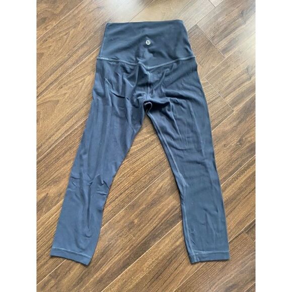 Lululemon 2 21” align crop leggings in grey - Picture 2 of 5